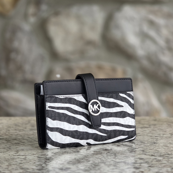 Michael Kors Greenwich Bifold Medium Wallet - Picture 1 of 6